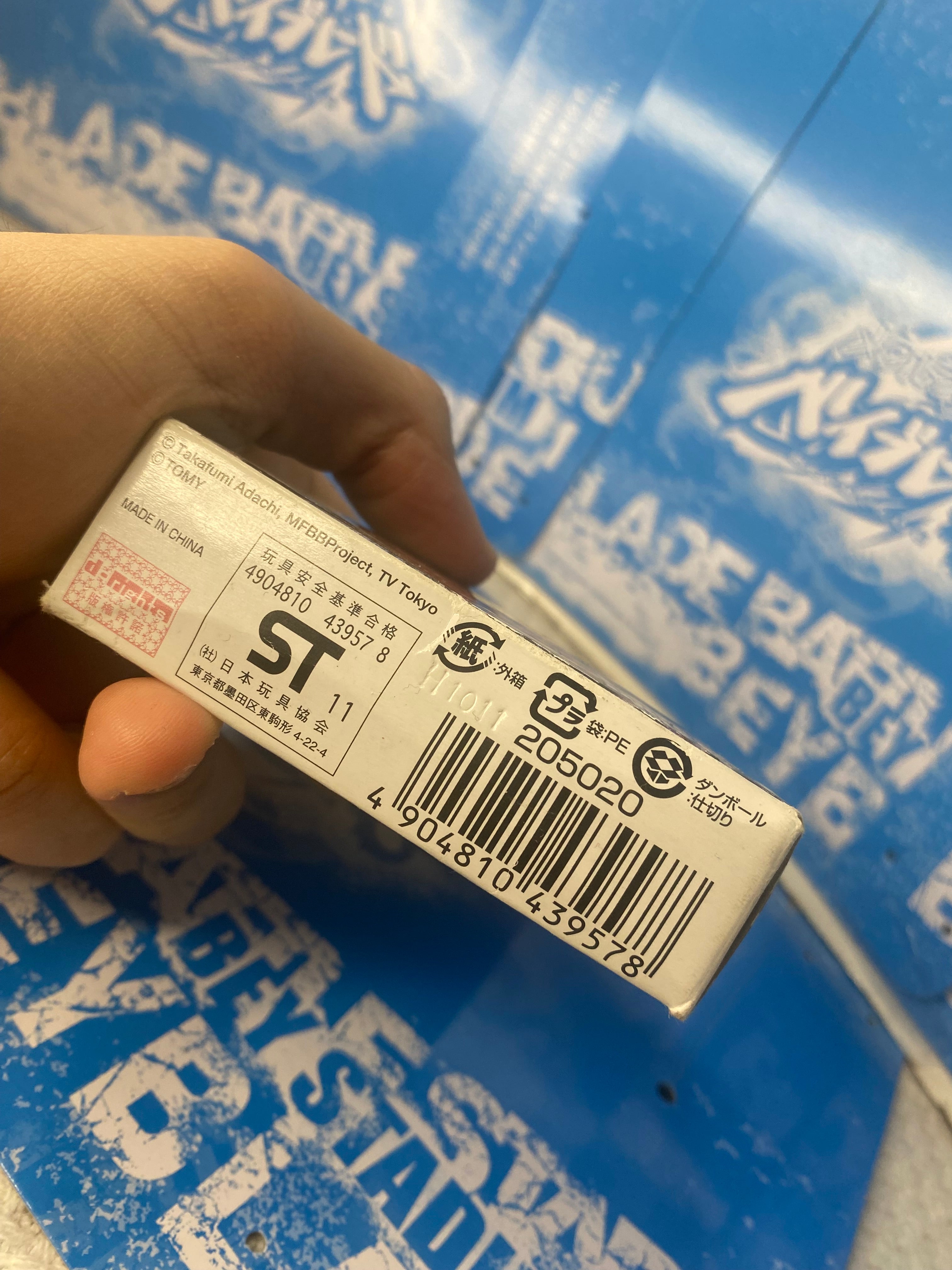 Pre- Owned Takara Tomy Beyblade Metal Masters- Authentic WBBA Burning Claw Fang Leone W105R2F BNIB CANADIAN SELLER