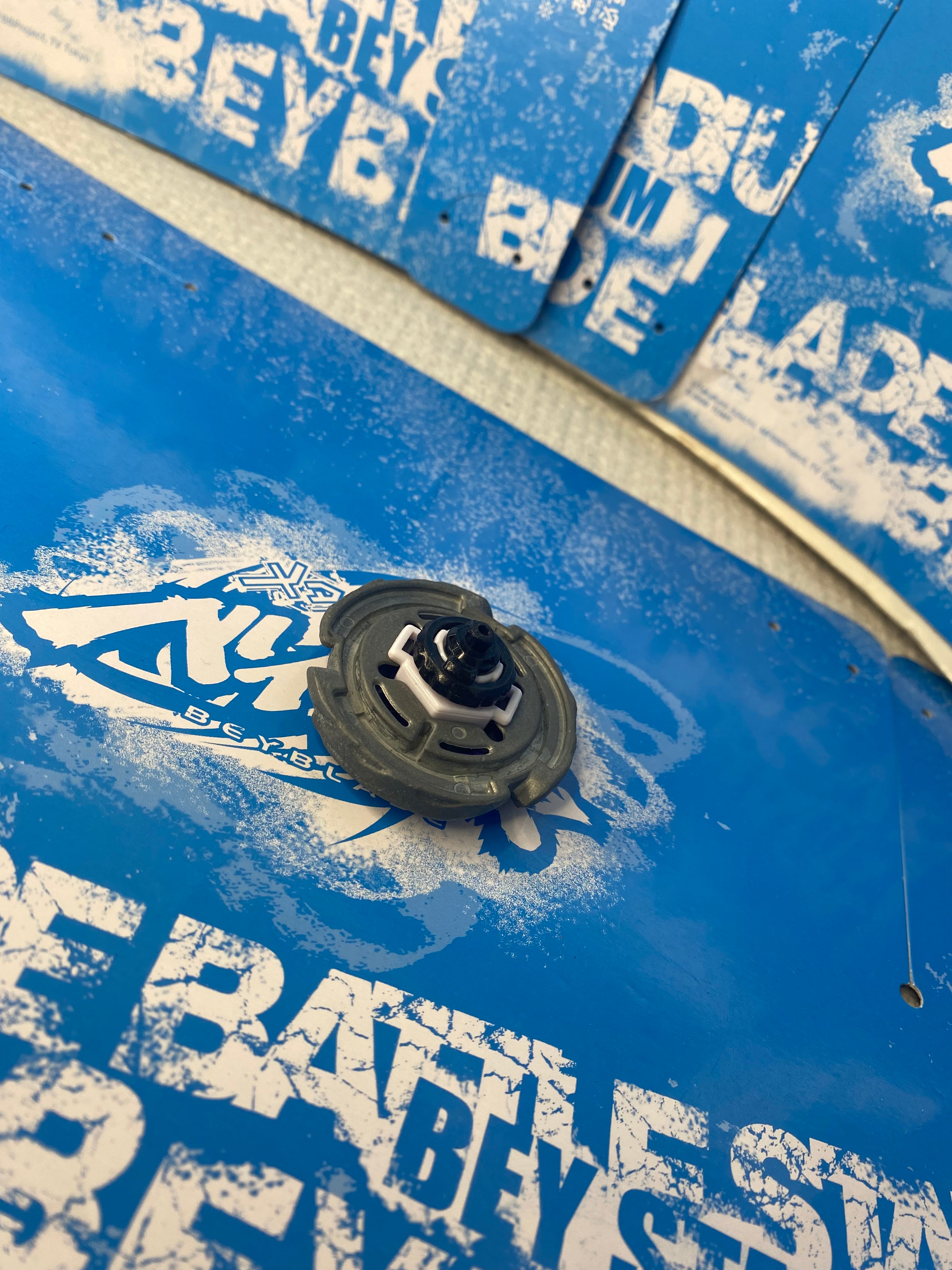 Pre-Owned Hasbro Beyblade Metal Fusion — Storm Leone 105HF