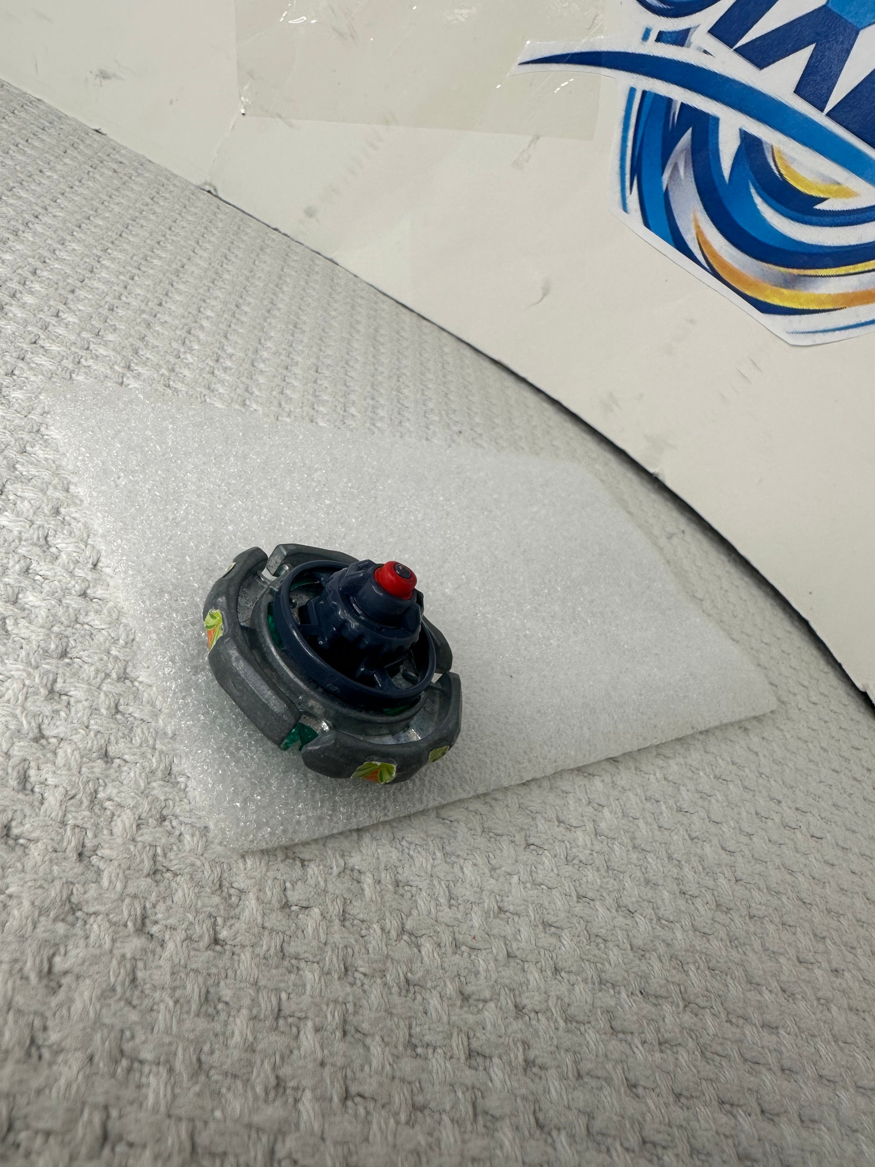 Pre-Owned Hasbro Beyblade Metal Fusion — Ray Striker D125CS