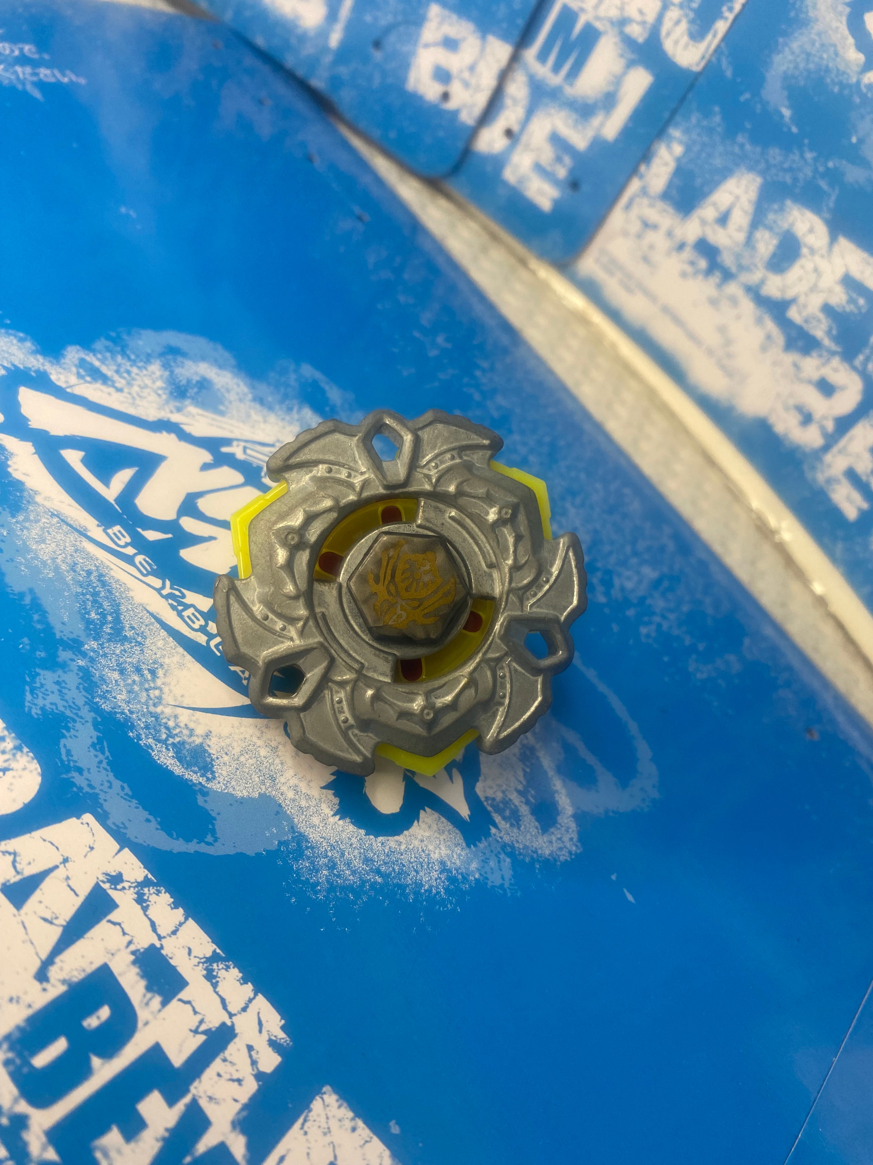Pre-Owned Hasbro Beyblade Metal Fury — Variares 145WB