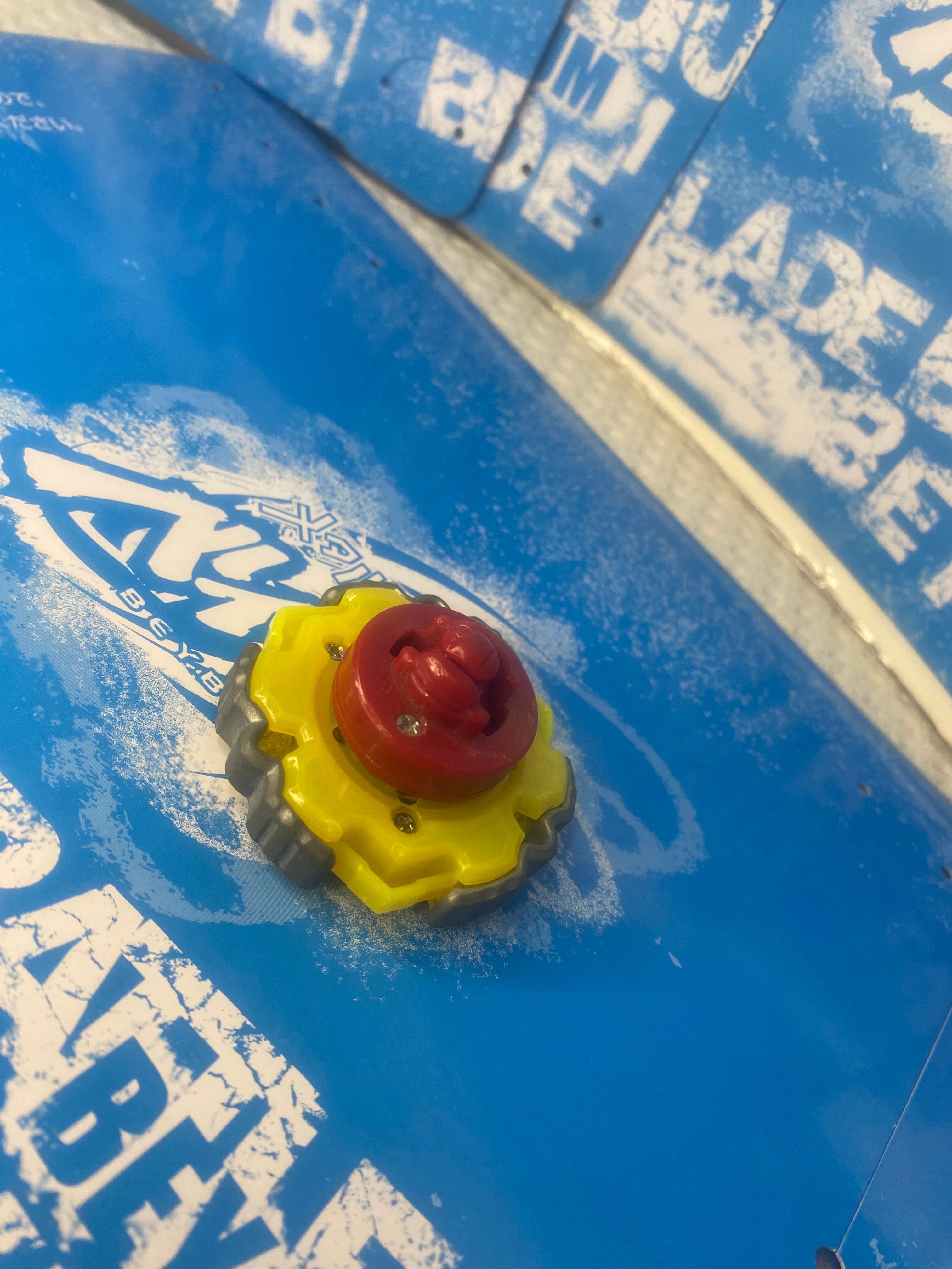 Pre-Owned Hasbro Beyblade Metal Fury — Variares 145WB