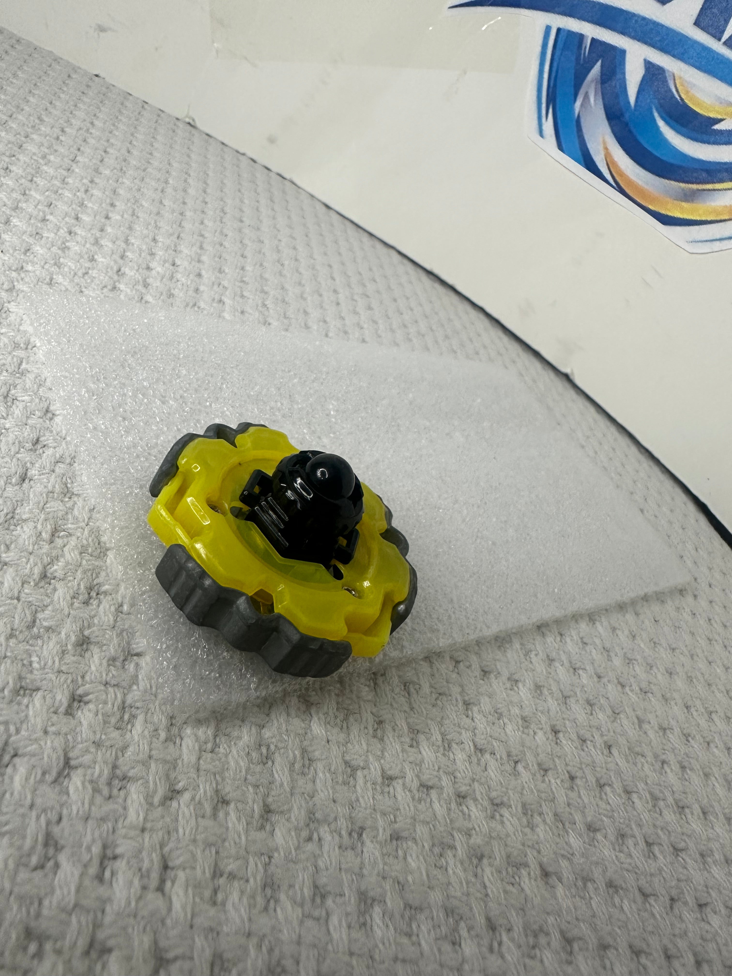 Pre-Owned Hasbro Beyblade Metal Fury — Variares 145WB