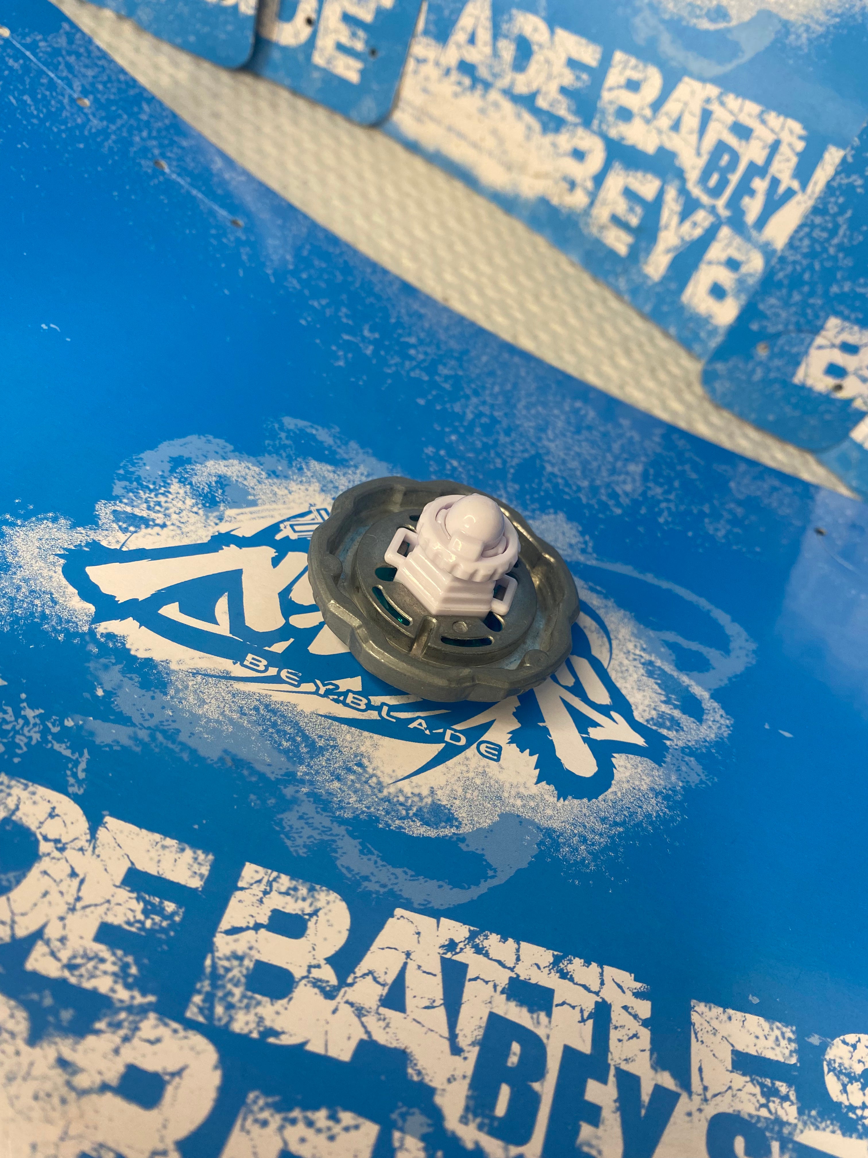Pre-Owned Hasbro Beyblade Metal Fusion — Rock Leone 145WB Mint
